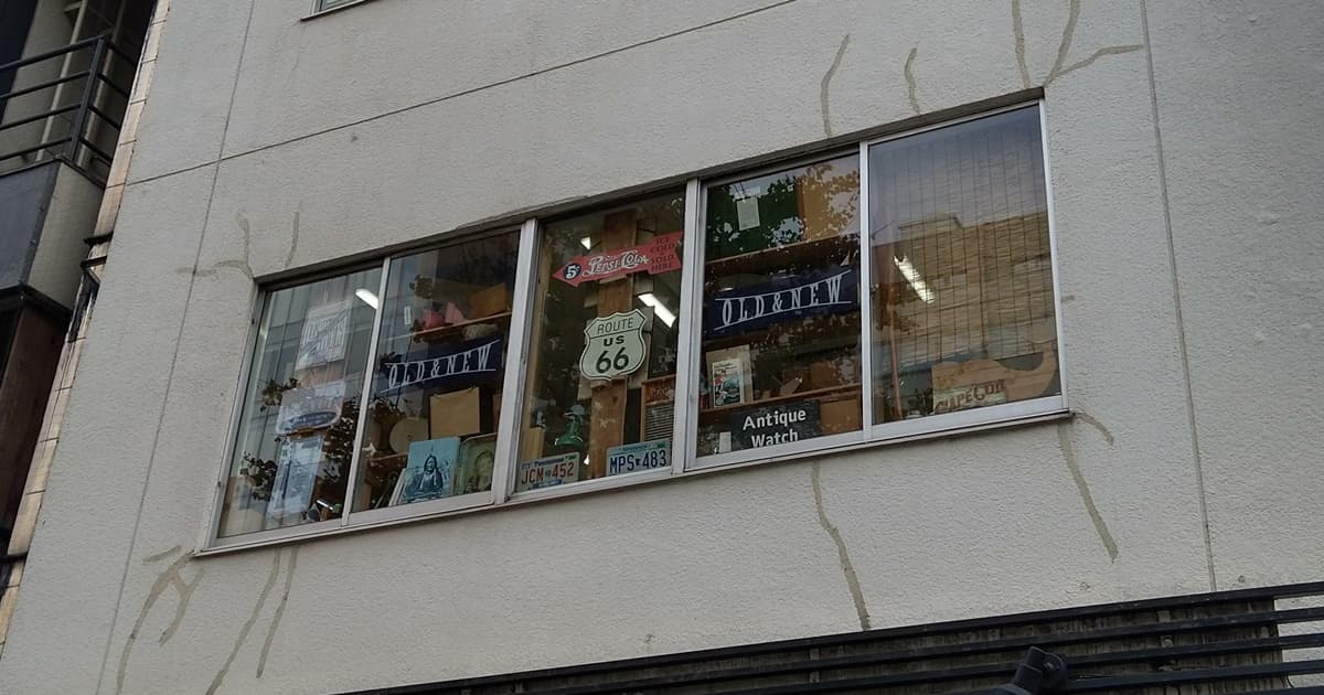 銀座のアンティークショップ「OLD＆NEW」の店舗の外観の画像